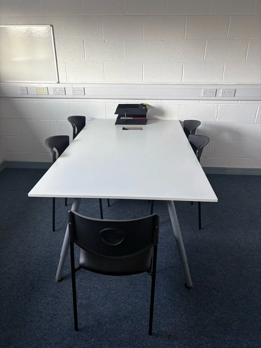 Meeting desk/ chairs - Image 1