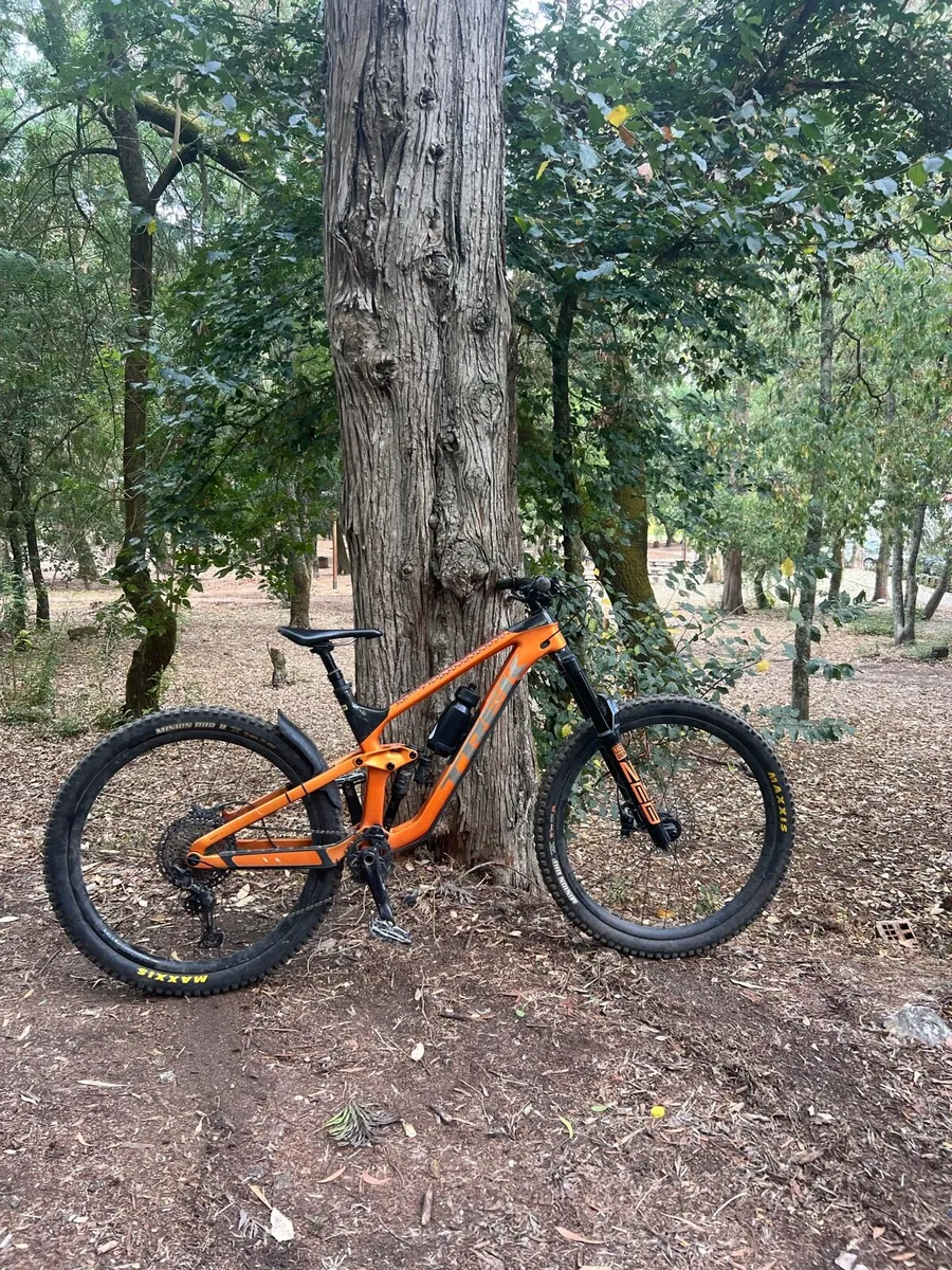 Trek Slash 9.8XT Gen 5 - Image 3