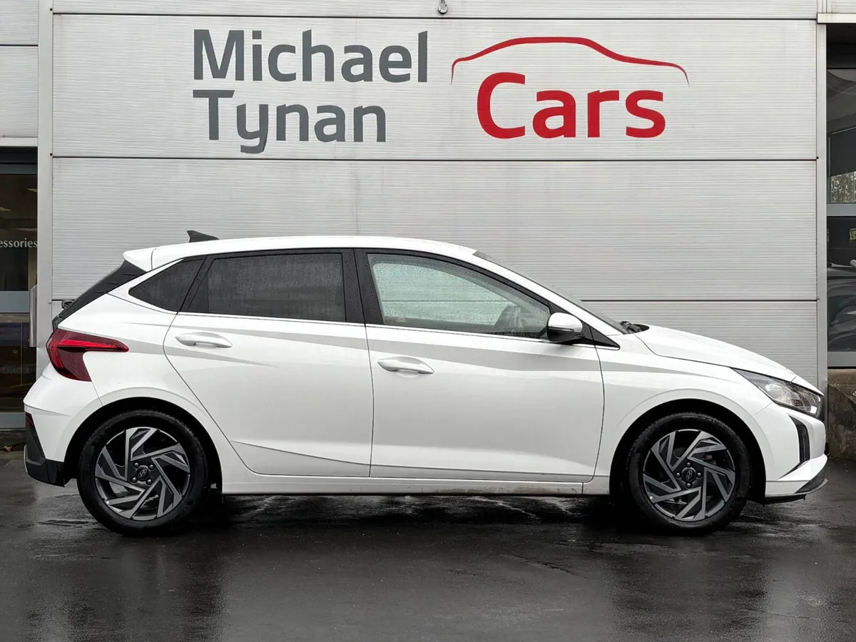2024 Hyundai i20 Deluxe Plus, 16" Alloys, CarPlay - Image 3