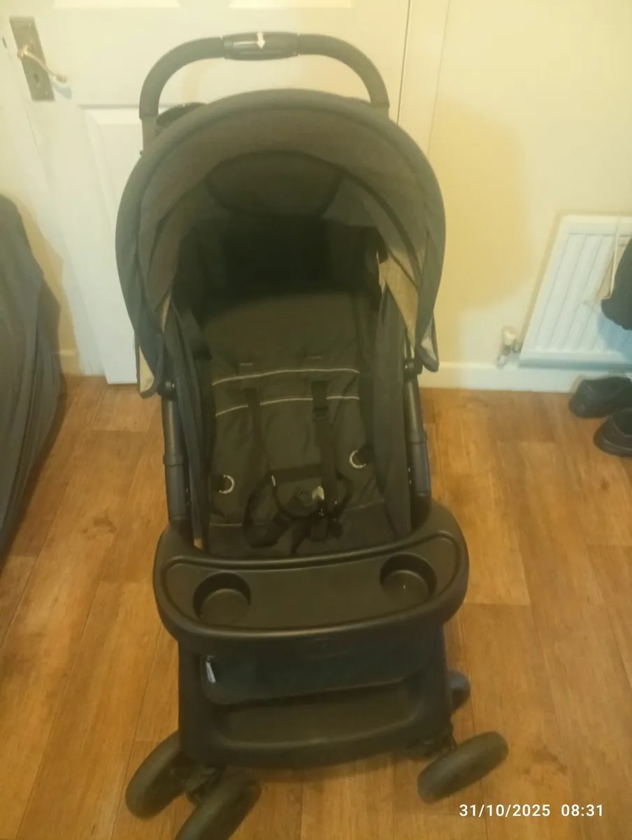Childs Push chair - Image 1