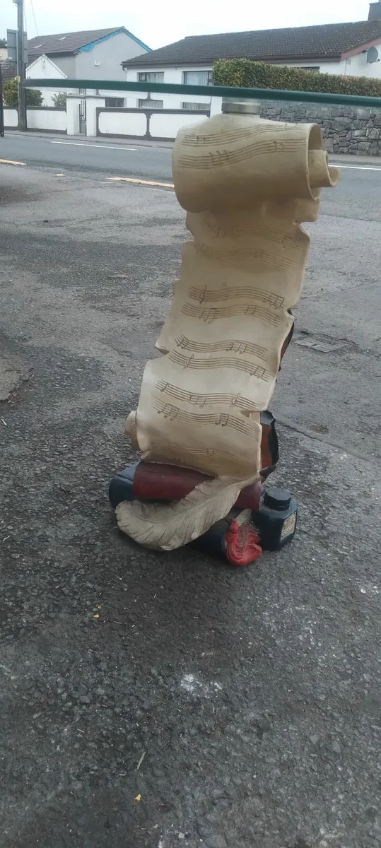 Violin book table well made price too sell - Image 2