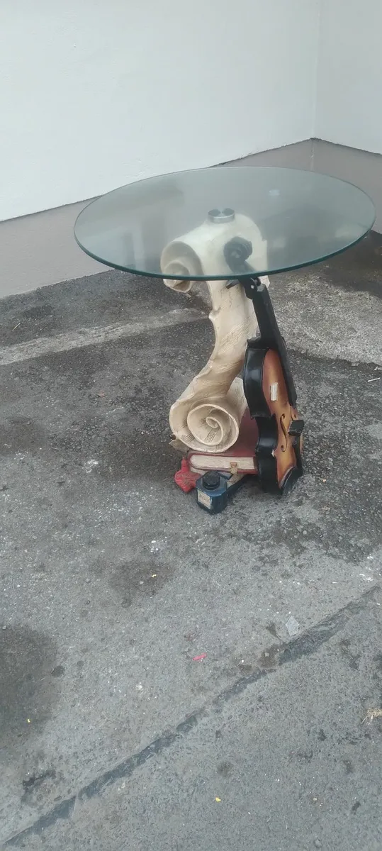 Violin book table well made price too sell - Image 1