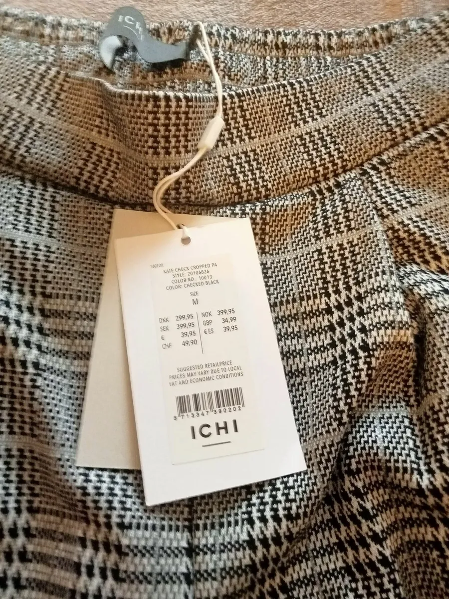 Trousers  and red jumper with white frill top unde - Image 3