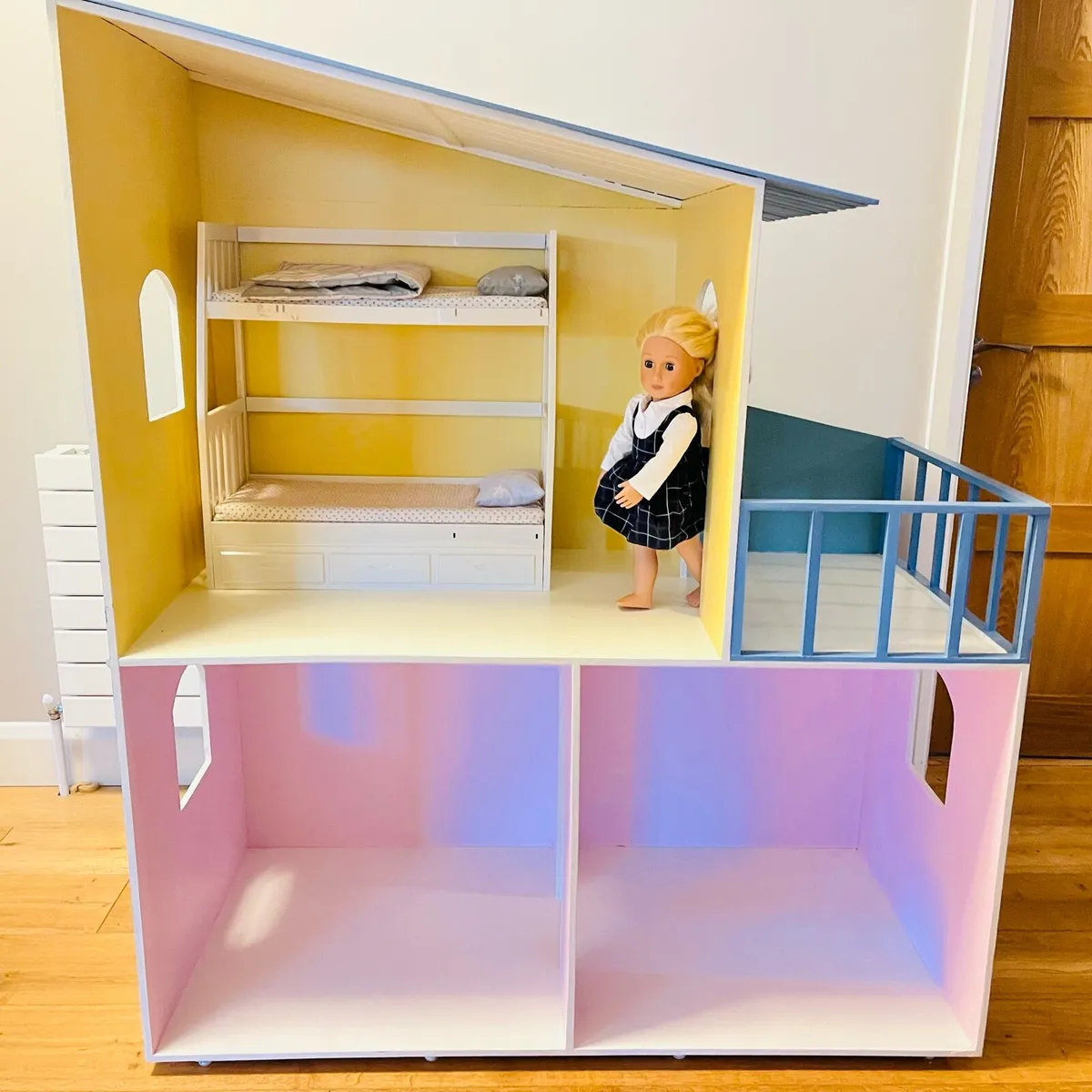 Large handmade dollhouse - Image 2