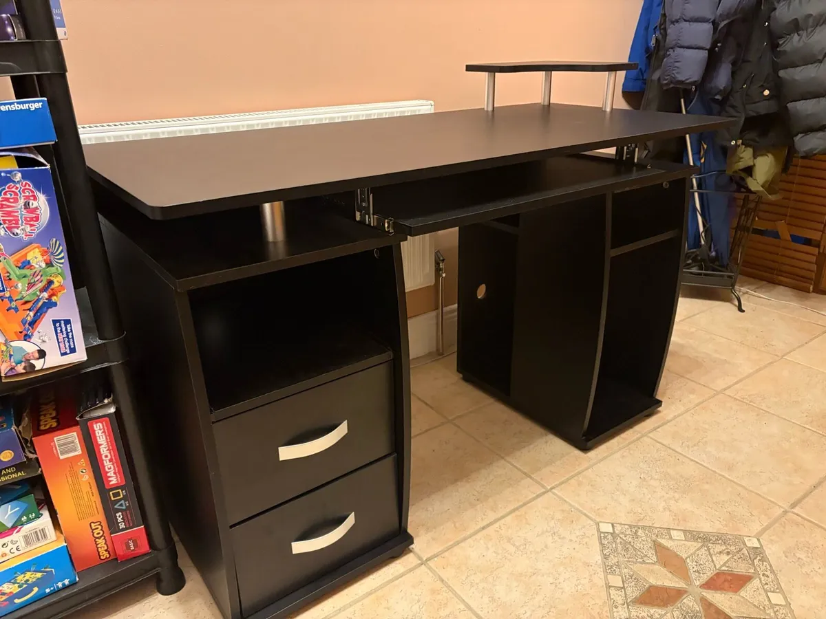 COMPUTER DESK TABLE - Image 1