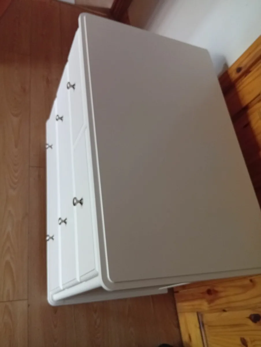 Quality Roomy White chest of drawers 6months - Image 3