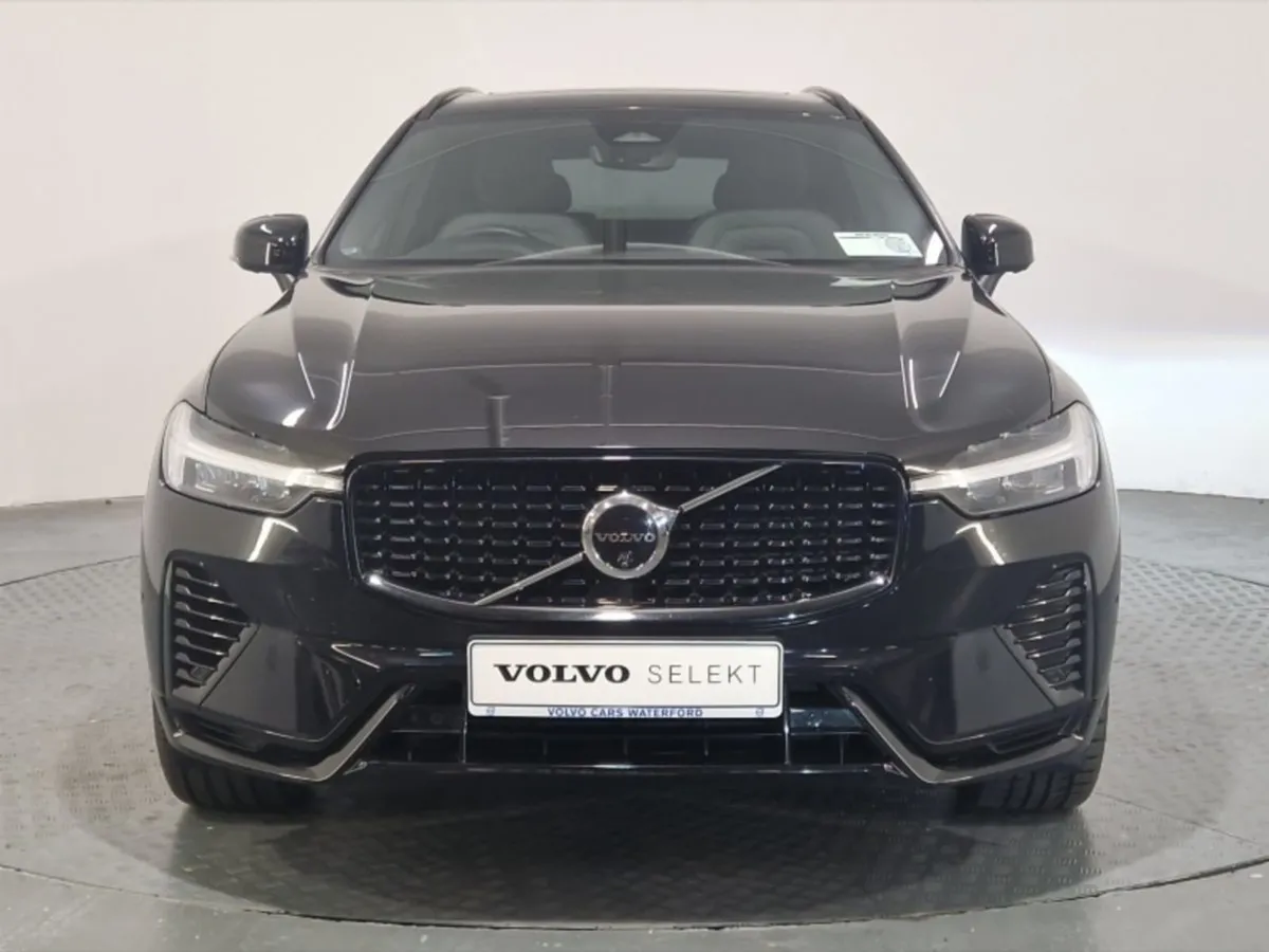 Volvo XC60 T6 Phev Plus Dark - Image 3