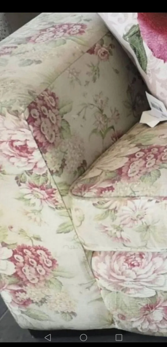**ClLEARANCE**  Floral Couch - Image 2