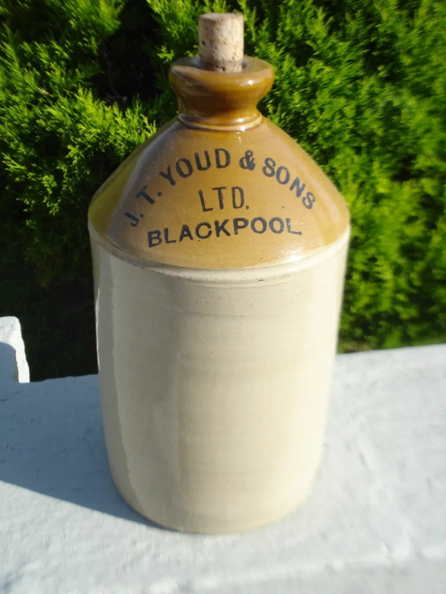VINTAGE STONEWARE GLAZED FLAGON. 11 INCH. - Image 4