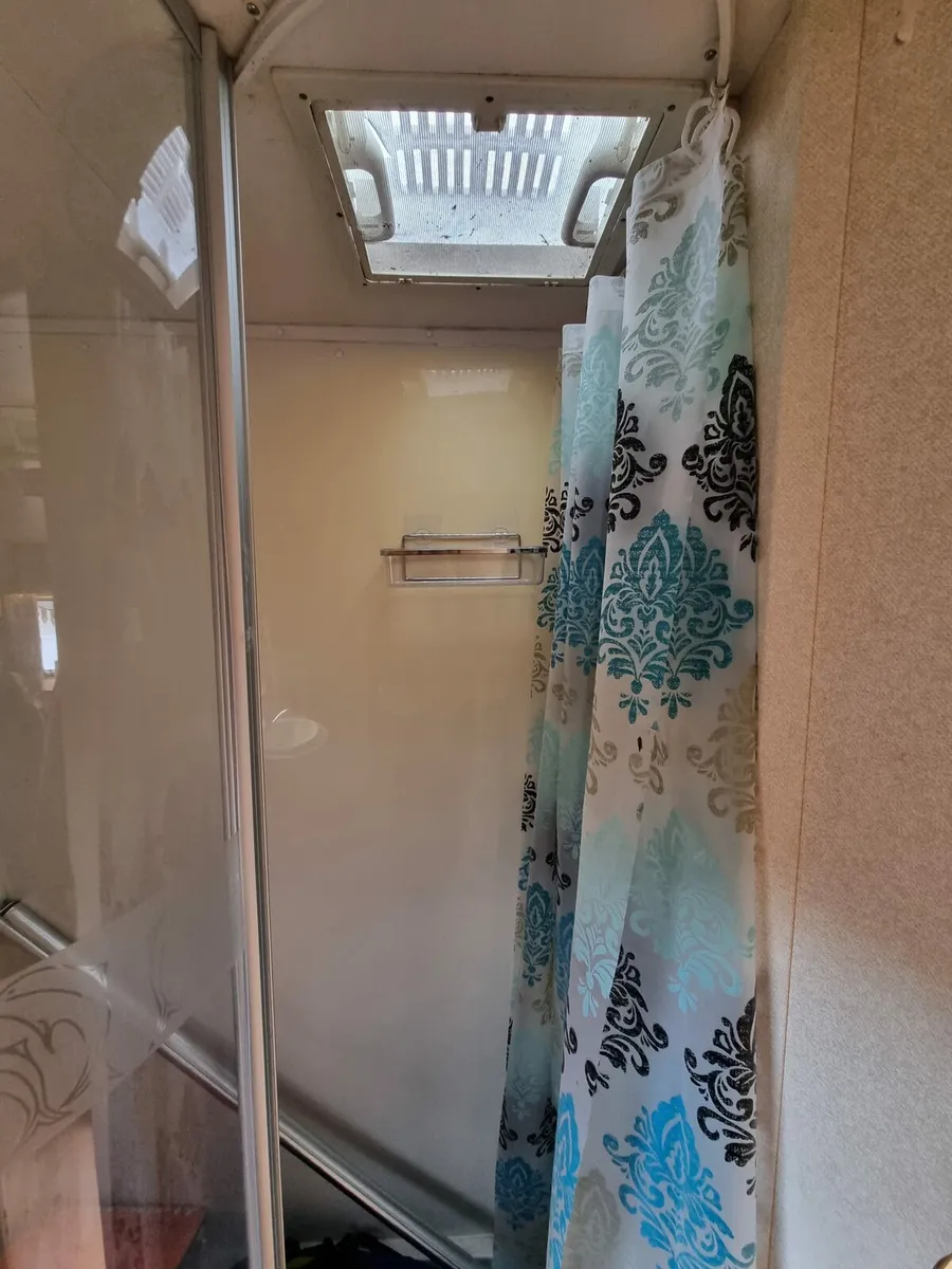 Bailey caravan 5/6 berth 2007 - Image 2