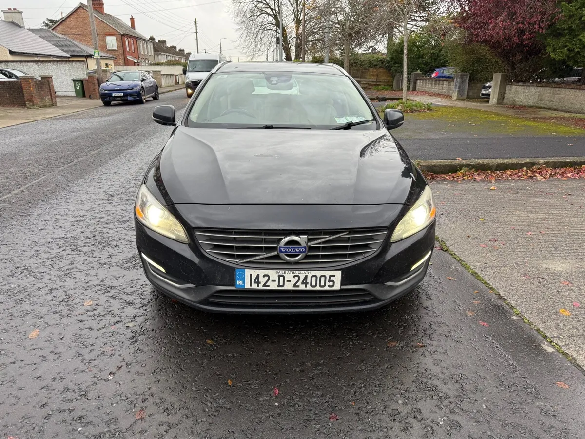 Volvo v60 - Image 1