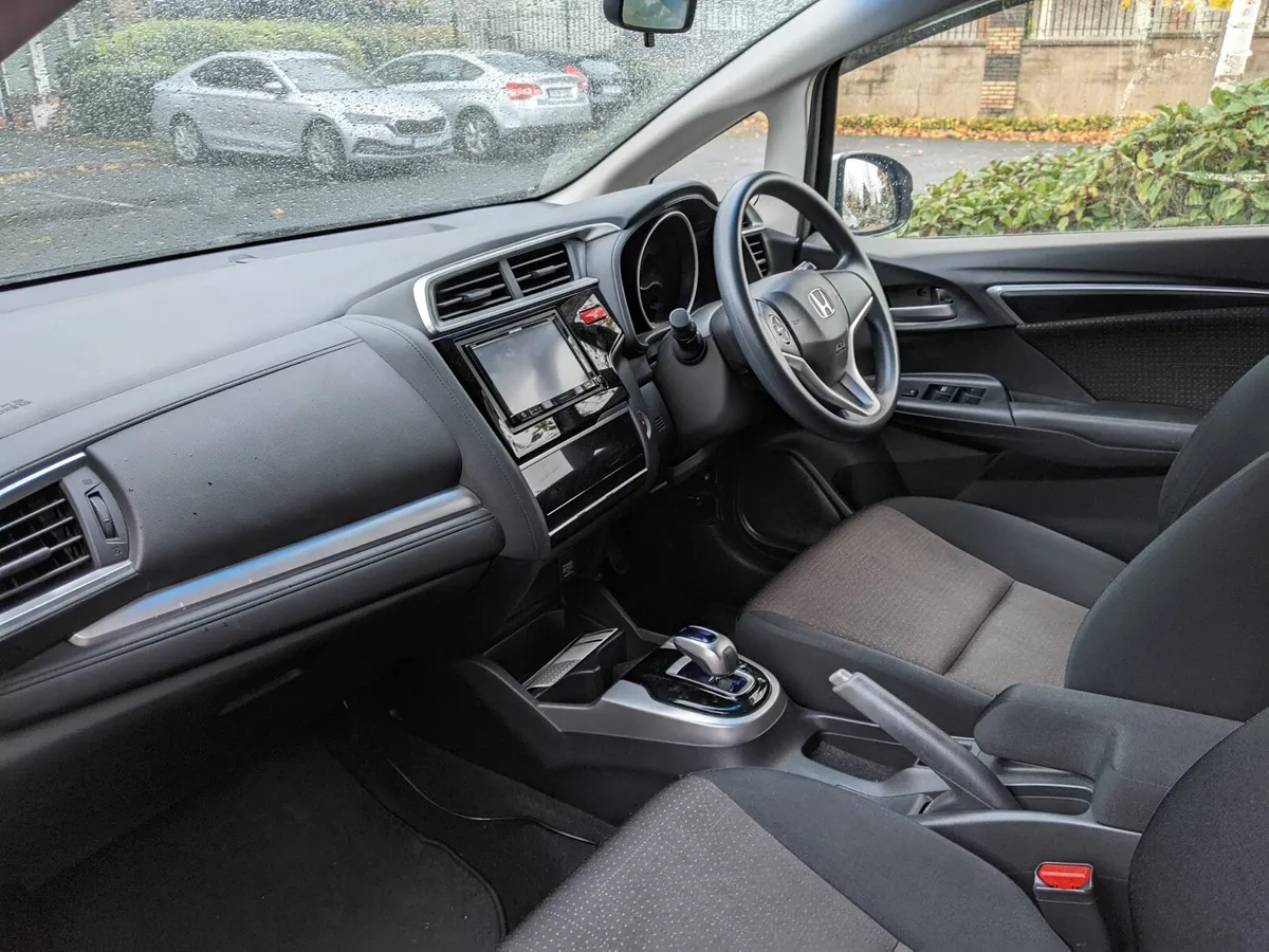 Honda Fit Hybrid - Image 4