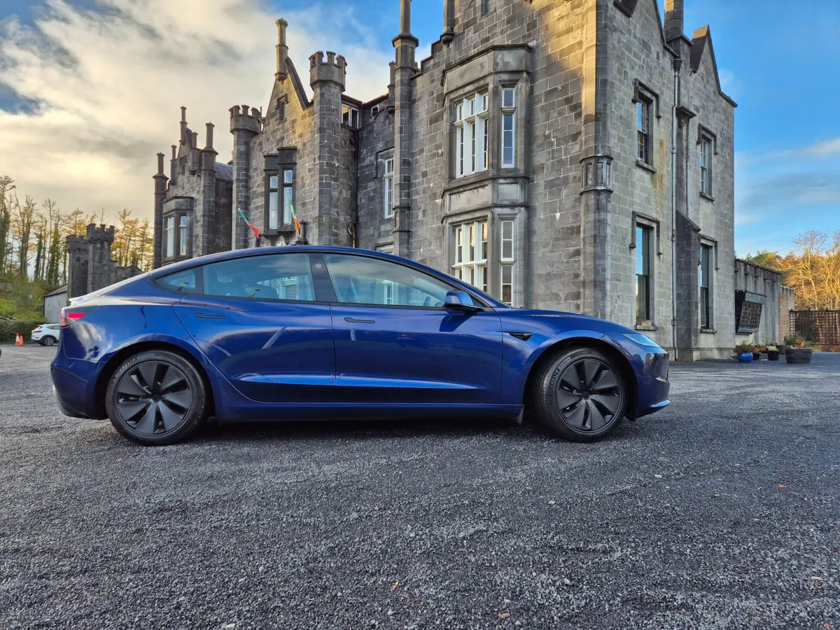 Tesla Model 3  Highland 2024 - Image 2