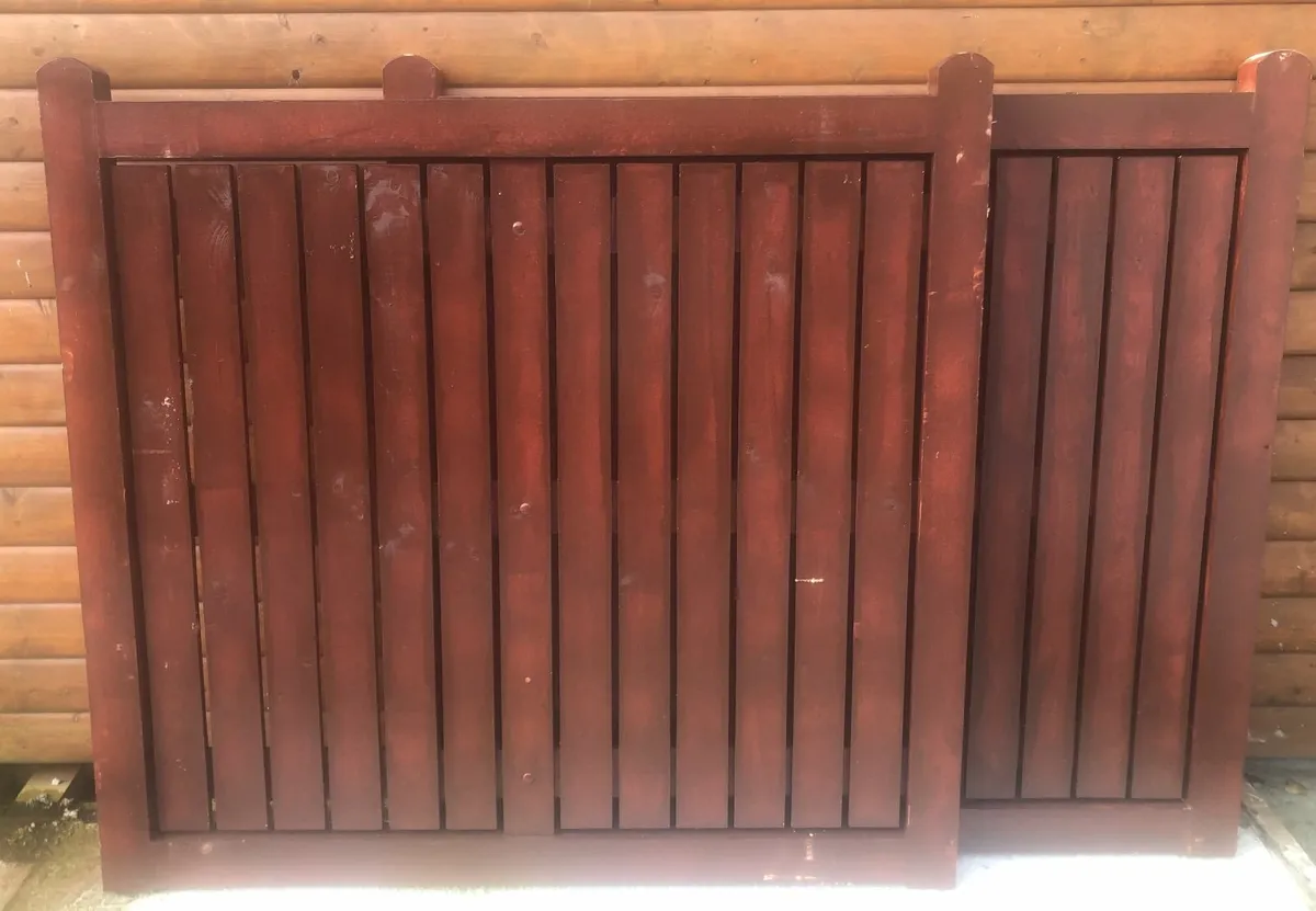 Holly Hill- Timber Entrance gate - Image 1