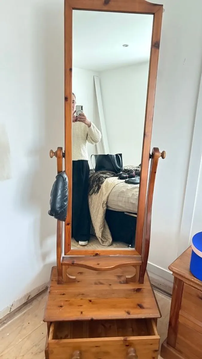 Bedroom furniture - Image 2