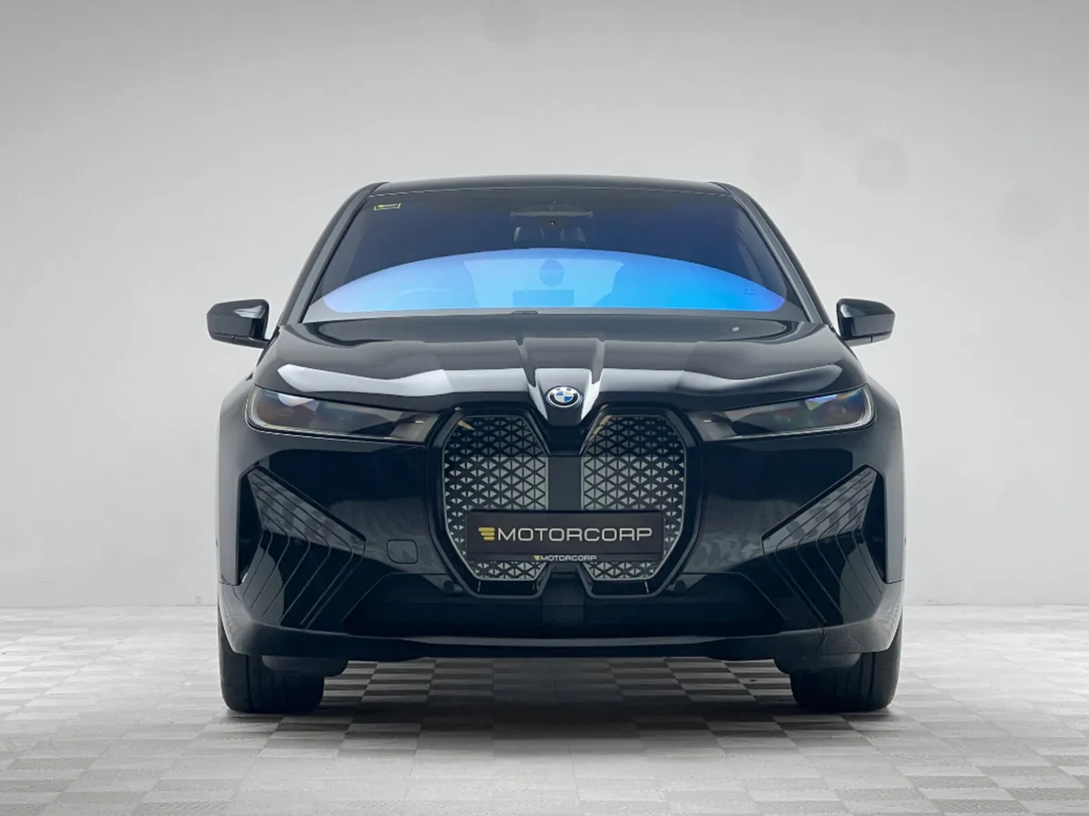 BMW iX 40 M SPORT - Image 2