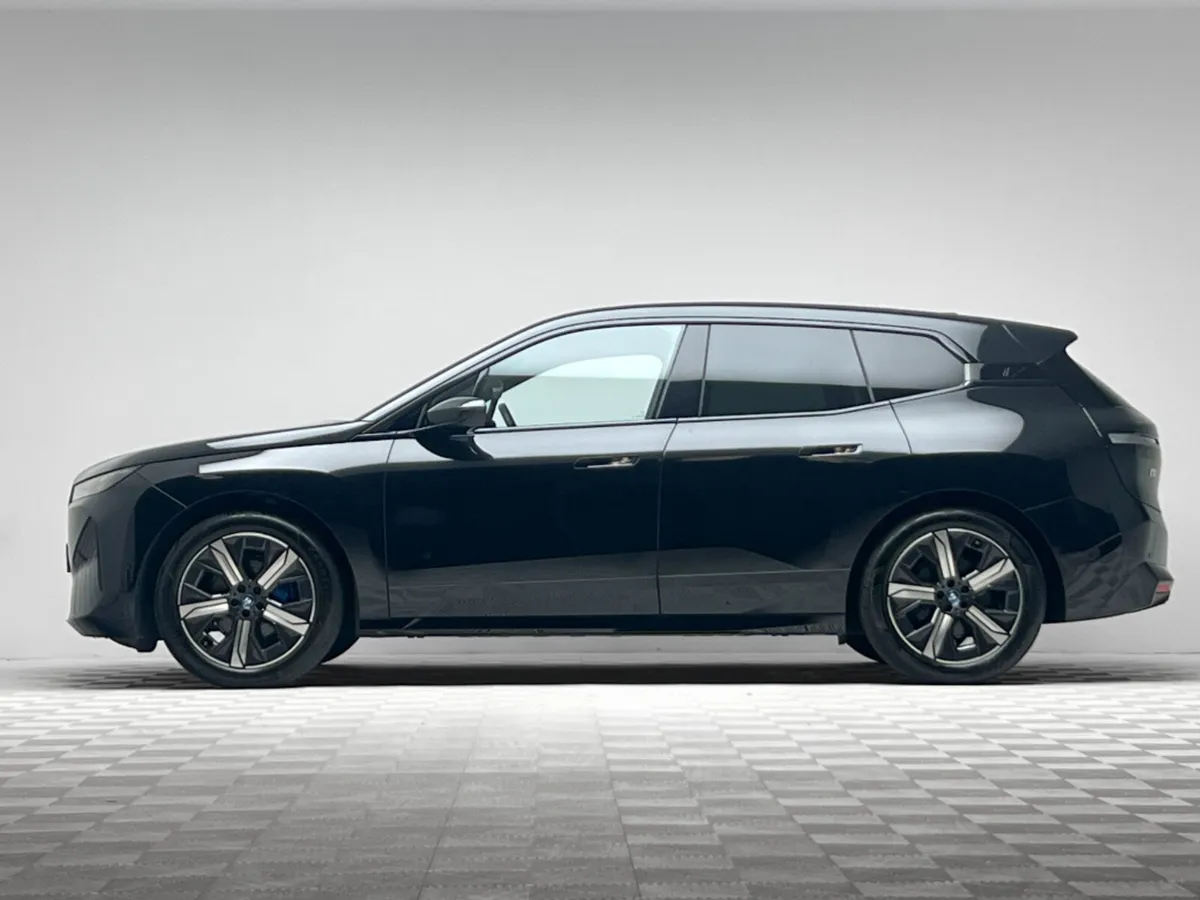 BMW iX 40 M SPORT - Image 4