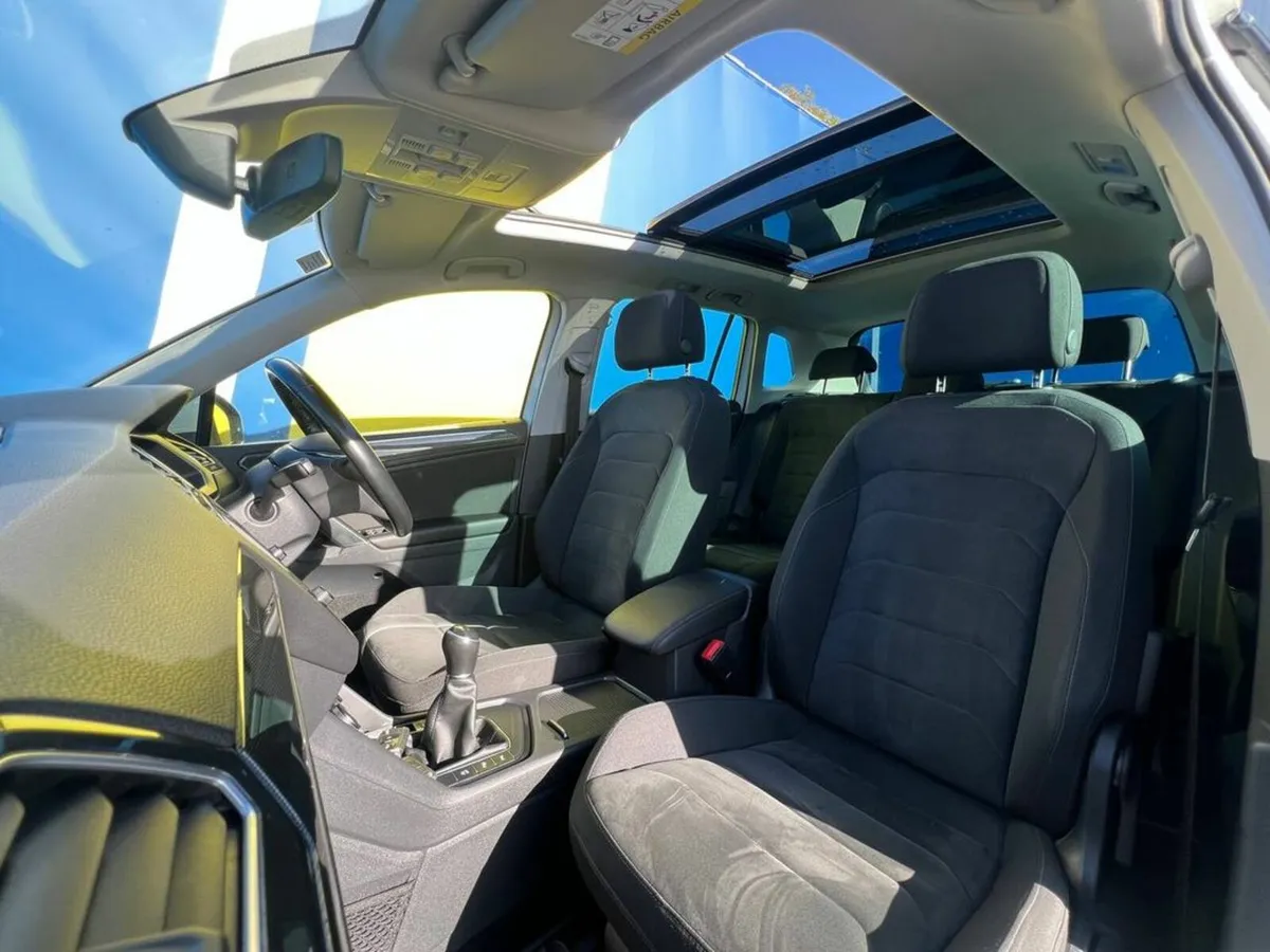 Volkswagen Tiguan R-LINE 2.0 TDI // TILT & SLIDE P - Image 2