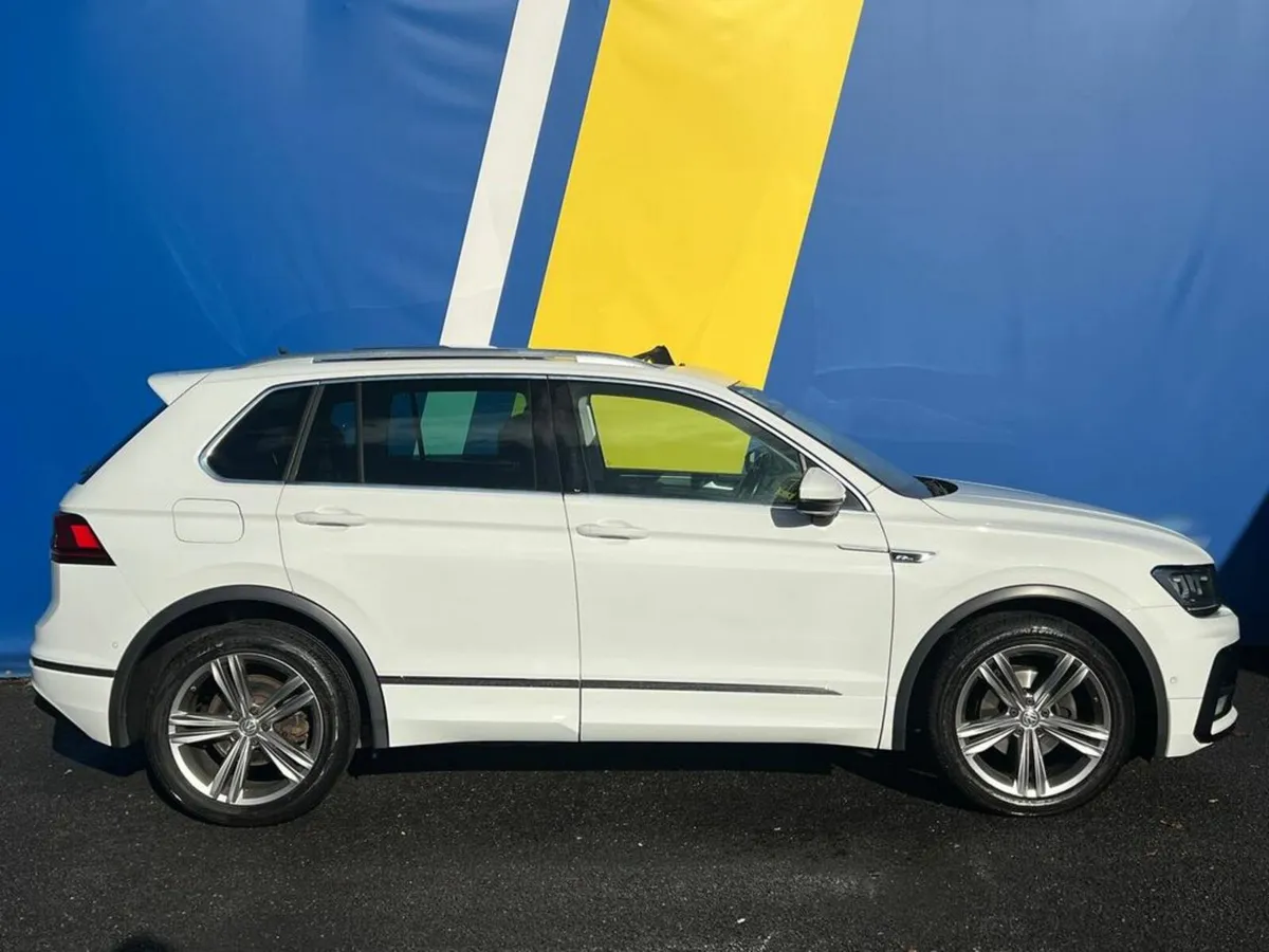 Volkswagen Tiguan R-LINE 2.0 TDI // TILT & SLIDE P - Image 4