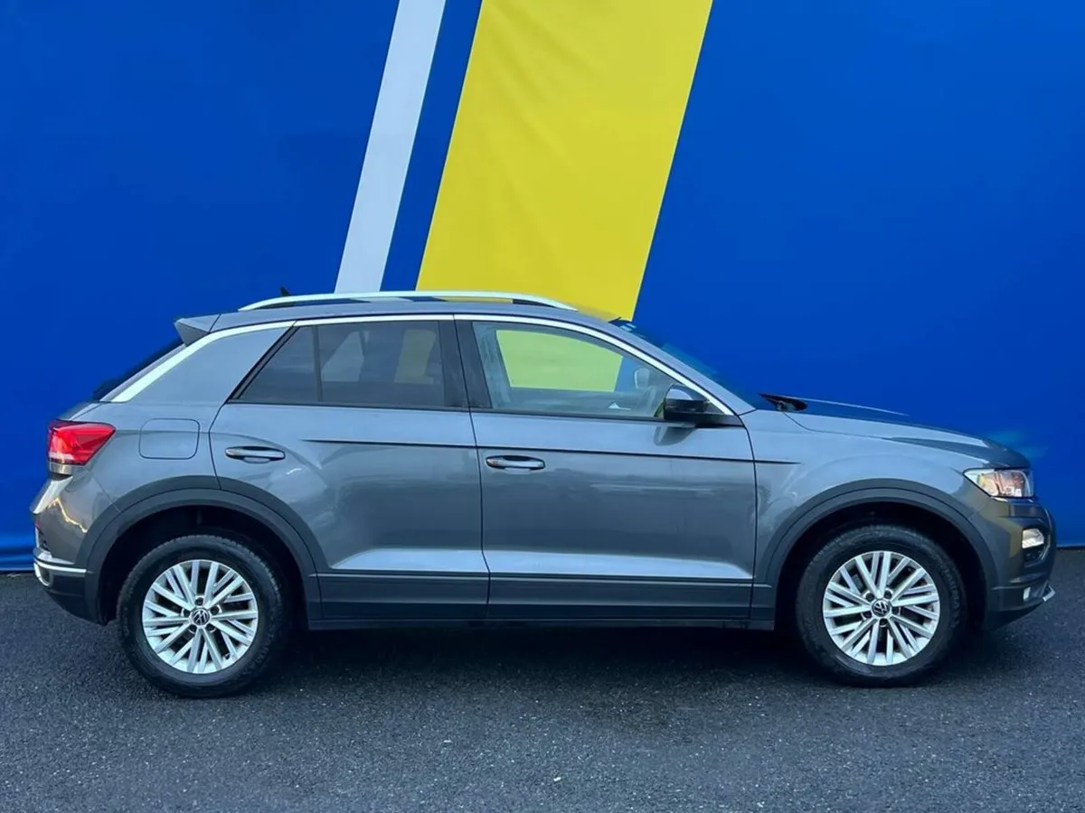 Volkswagen T-Roc DESIGN 2.0 TDI // PARKING SENSORS - Image 2