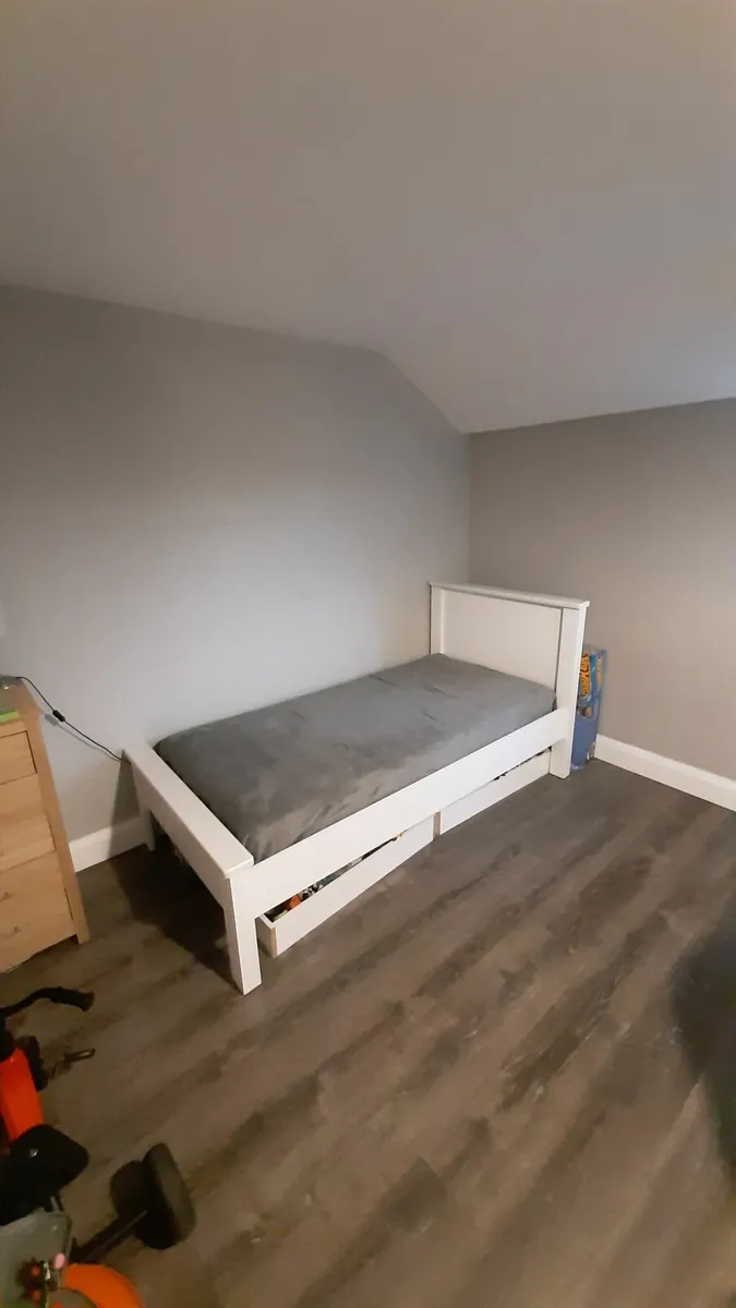 Laminate floor fitter - Image 1