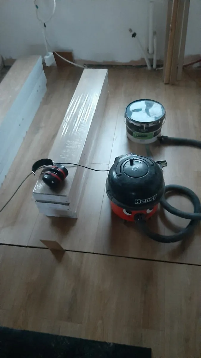 Laminate floor fitter - Image 2
