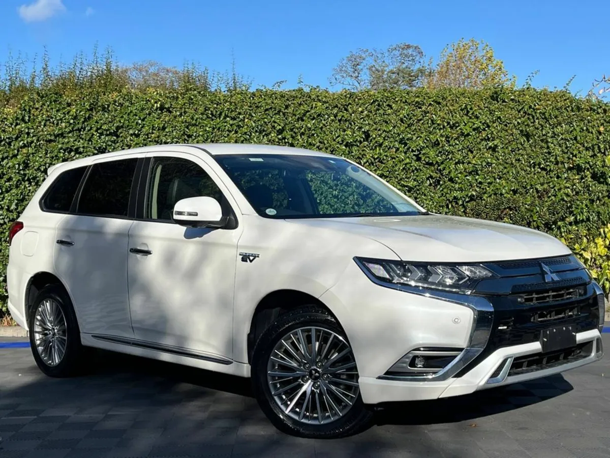 Mitsubishi Outlander 4WD 2.0 PLUG-IN HYBRID AUTO / - Image 1