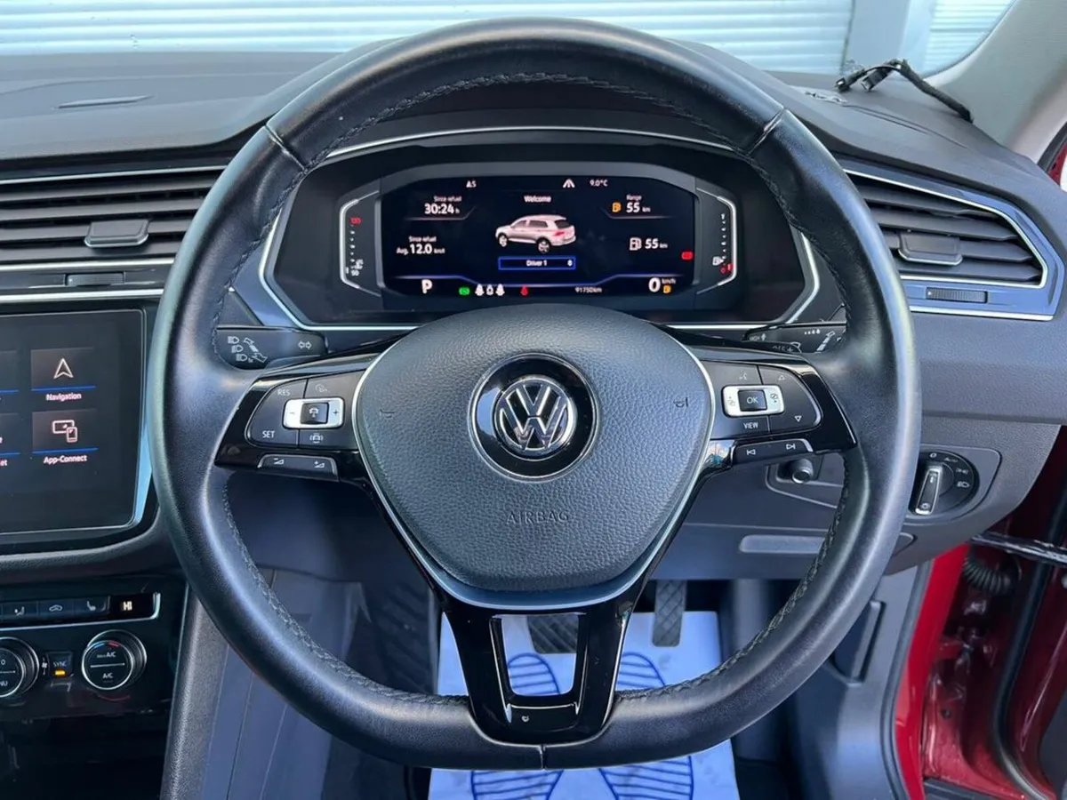 Volkswagen Tiguan 4MOTION 2.0 TDI // LEATHER HEATE - Image 4