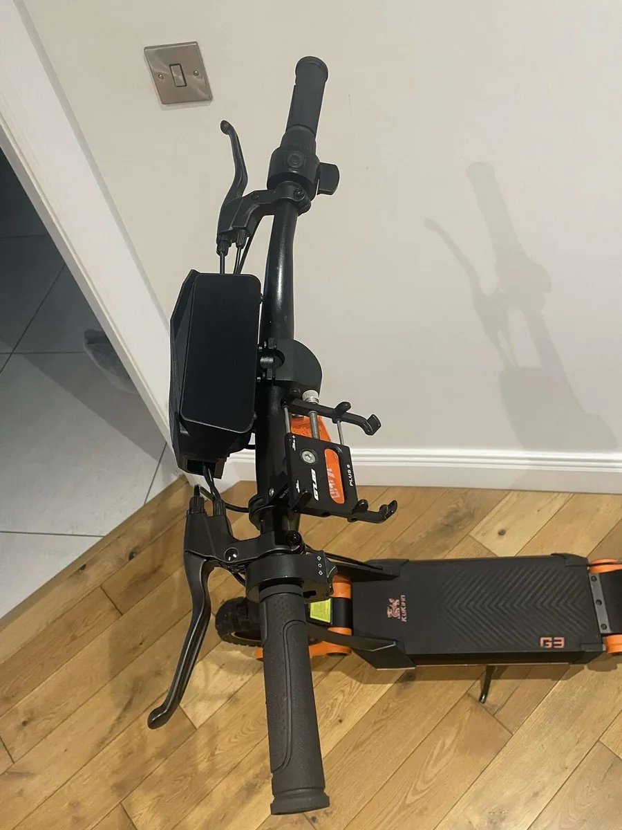 Kugo g3 electric scooter - Image 3