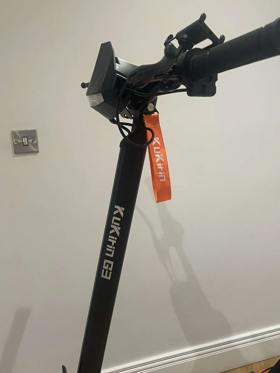 Kugo g3 electric scooter - Image 4