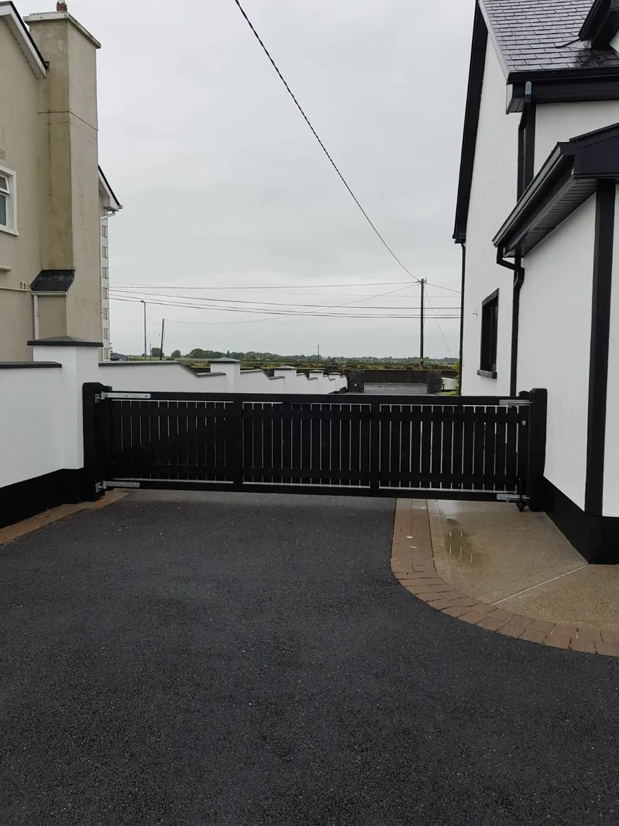 Holly Hill Entrance Gate - Image 2