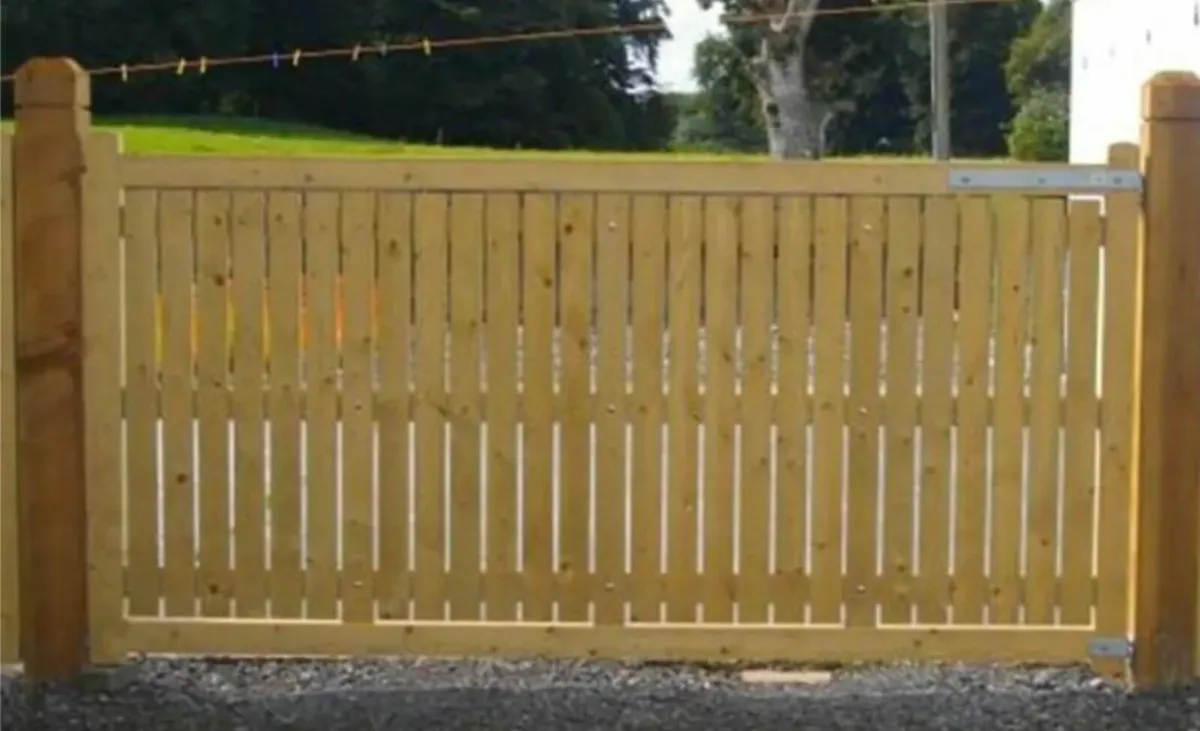 Holly Hill Entrance Gate - Image 3