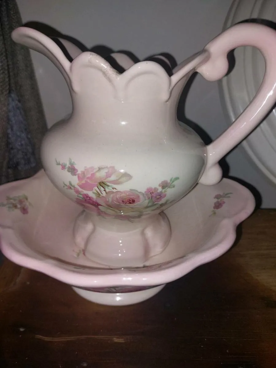 Vintage Staffordshire Jug and Basin - Image 1