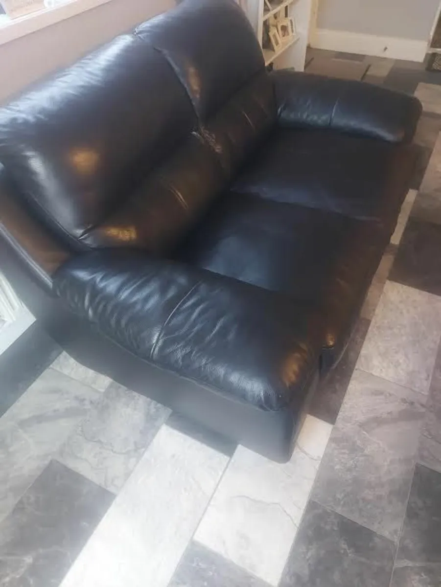 2 seater couch black  leather - Image 1