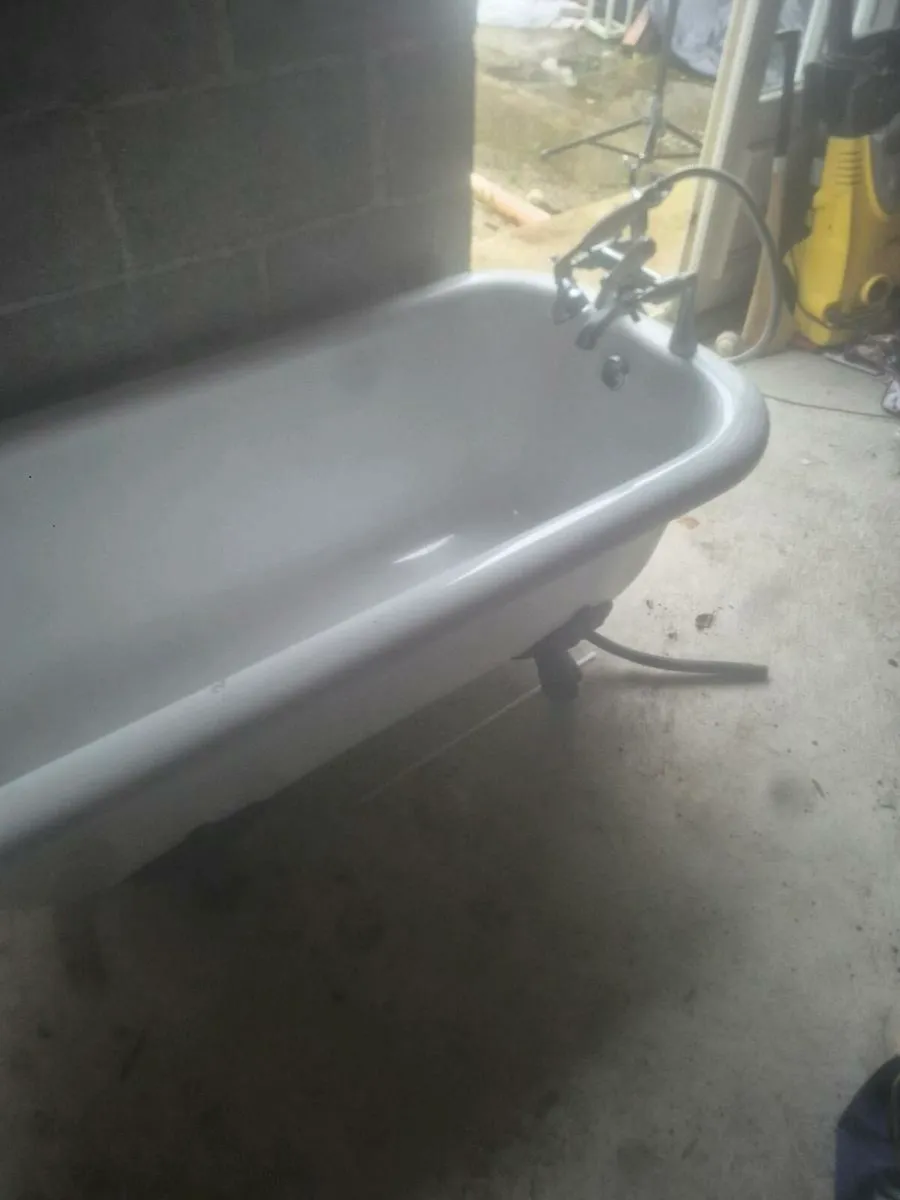 Bath tub - Image 2