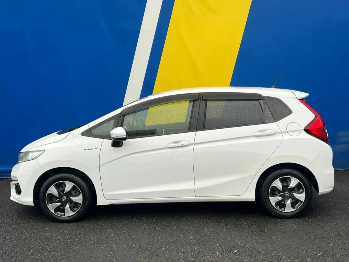 Honda Fit F-PACKAGE 1.5 HYBRID // ADAPTIVE CRUISE - Image 3