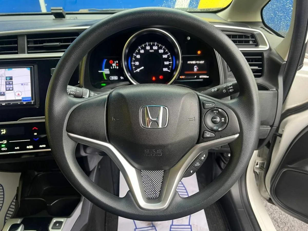 Honda Fit F-PACKAGE 1.5 HYBRID // ADAPTIVE CRUISE - Image 4