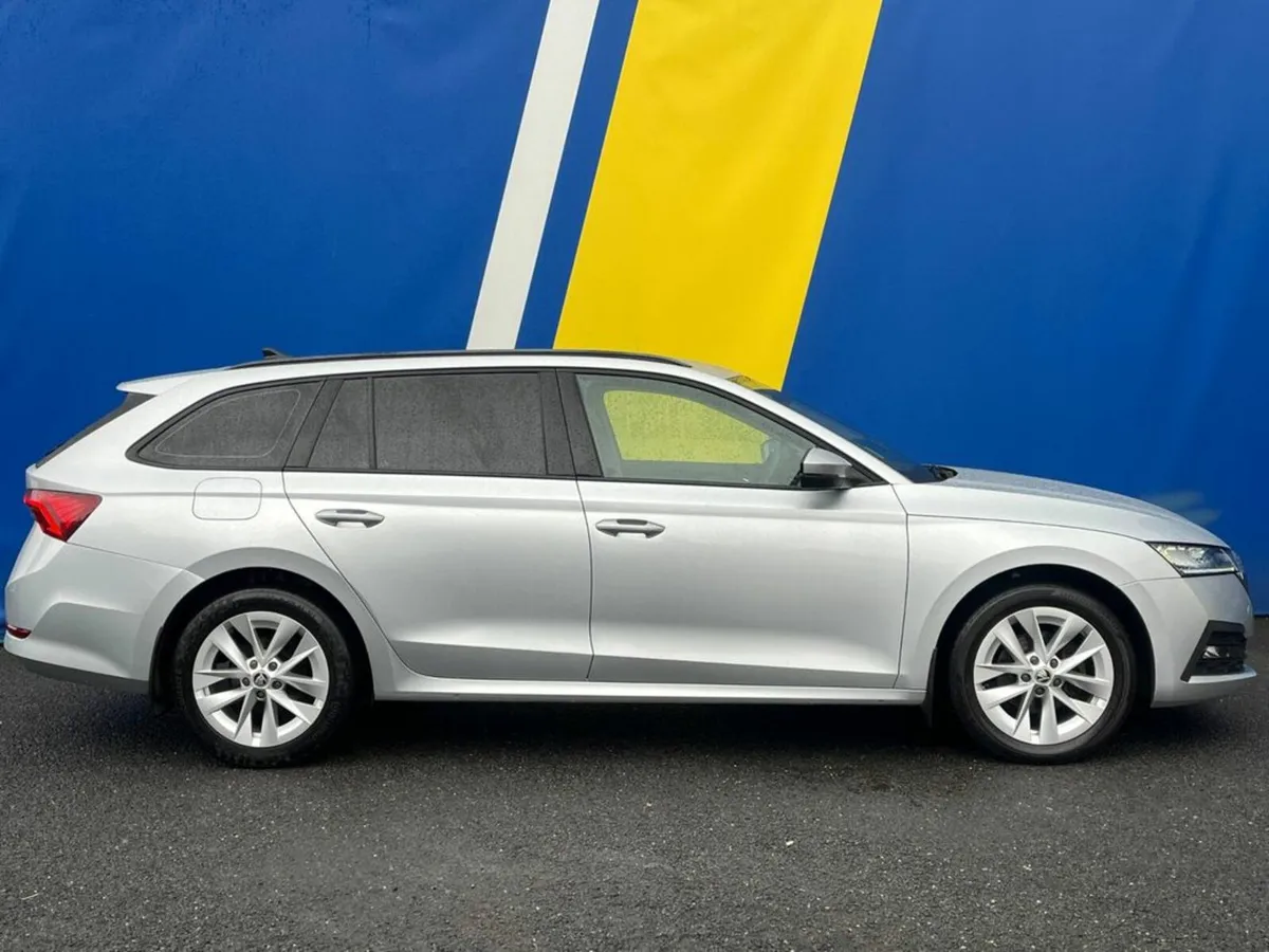 Skoda Octavia AMBITION 2.0 TDI ESTATE // APPLE CAR - Image 2