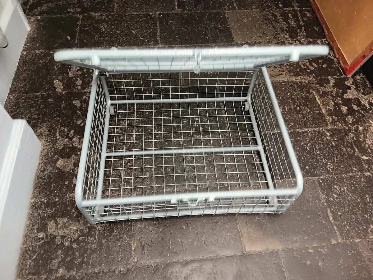 Metal cages - Image 2