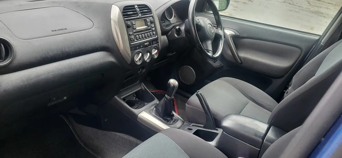 Toyota RAV4 2005 - Image 2