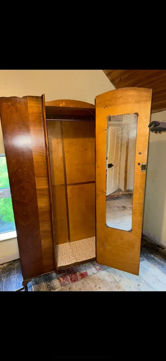 Vintage Wardrobe - Image 2