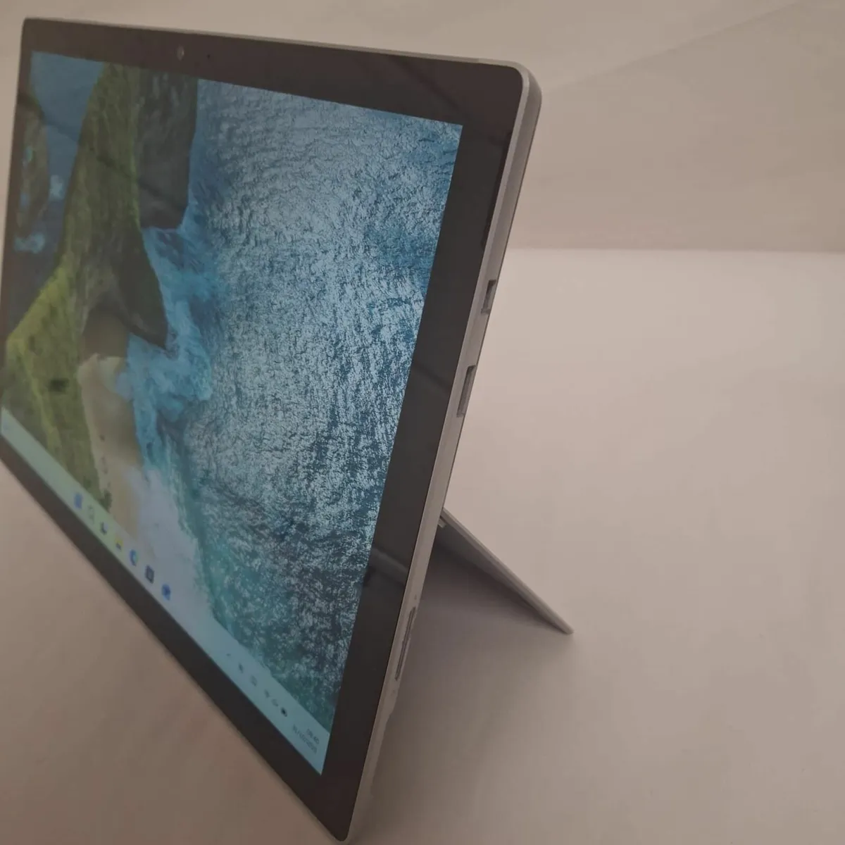 Microsoft Surface Pro 6 i5 8th Gen | 8GB RAM | 256 - Image 3