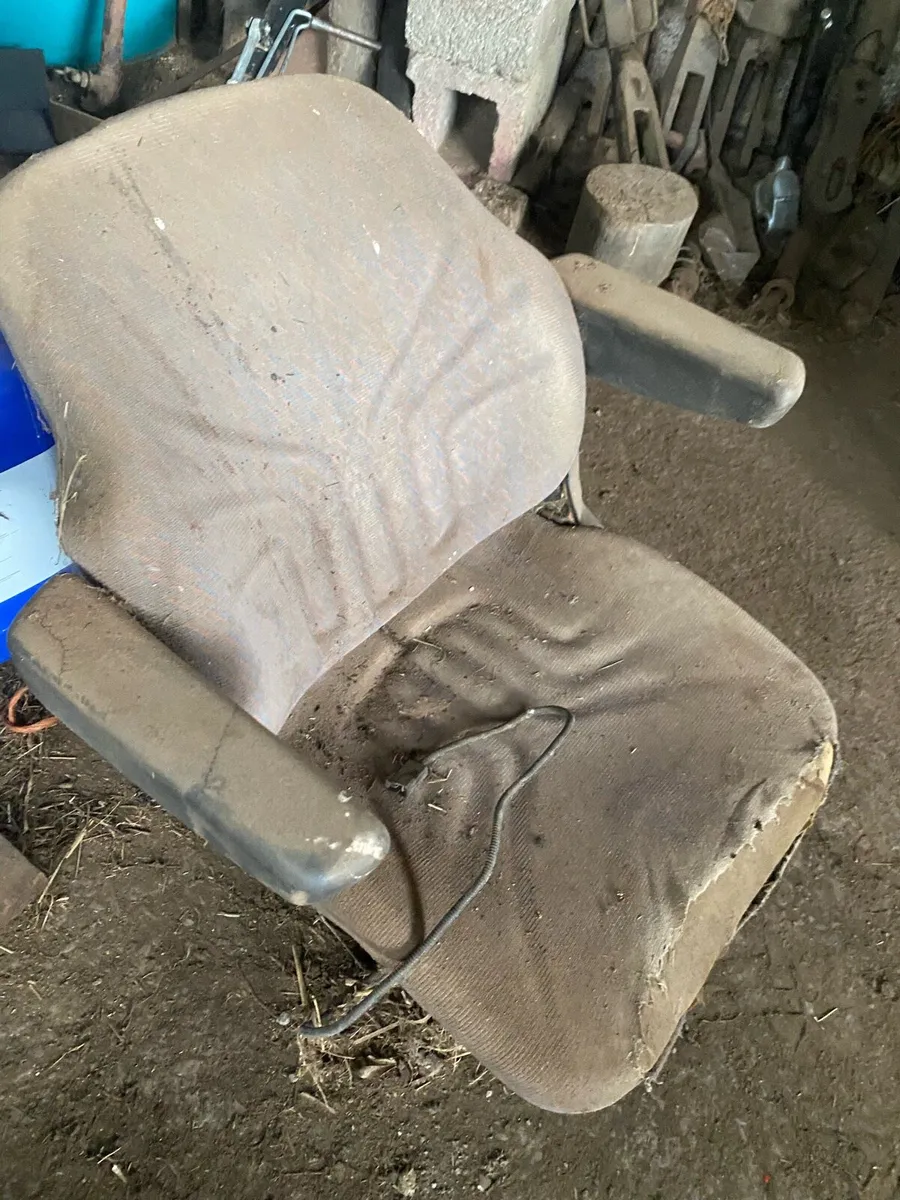 New Holland seats - Image 1