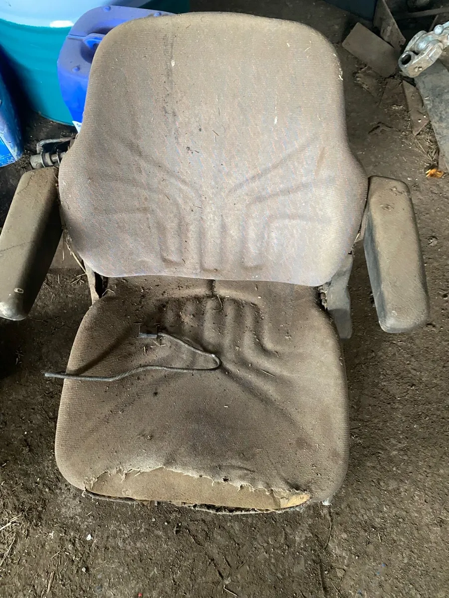 New Holland seats - Image 2