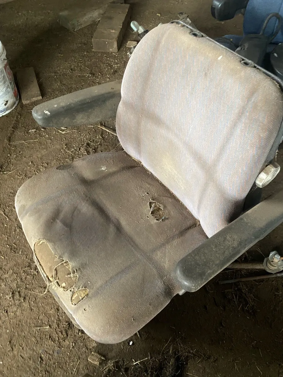 New Holland seats - Image 3