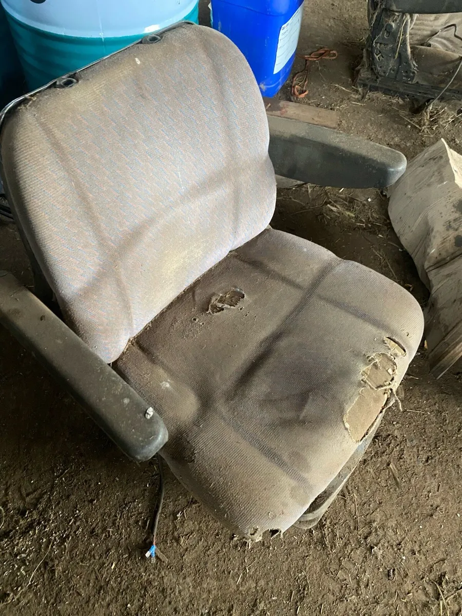 New Holland seats - Image 4