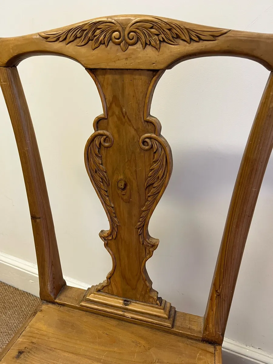 Wooden chair with hand carvings - Image 2