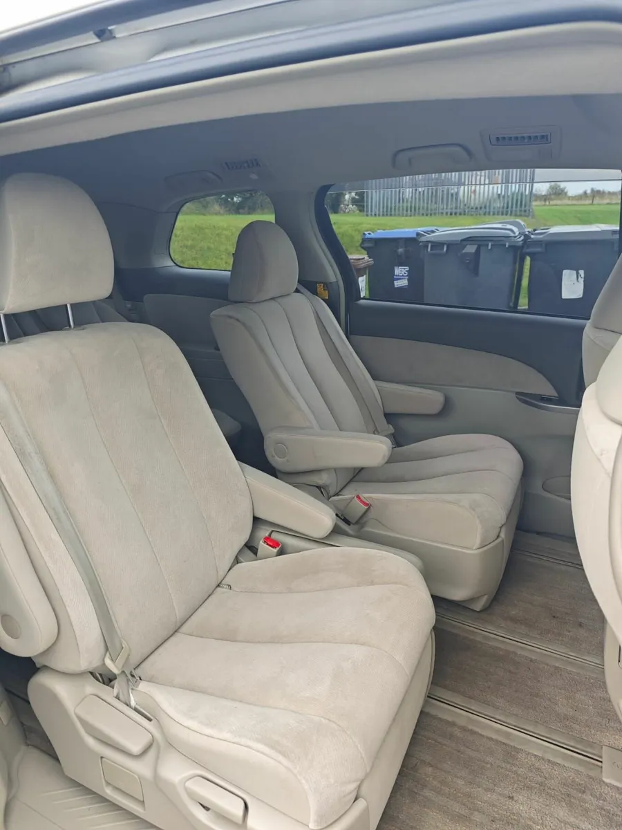 Toyota Estima 2011 - Image 1