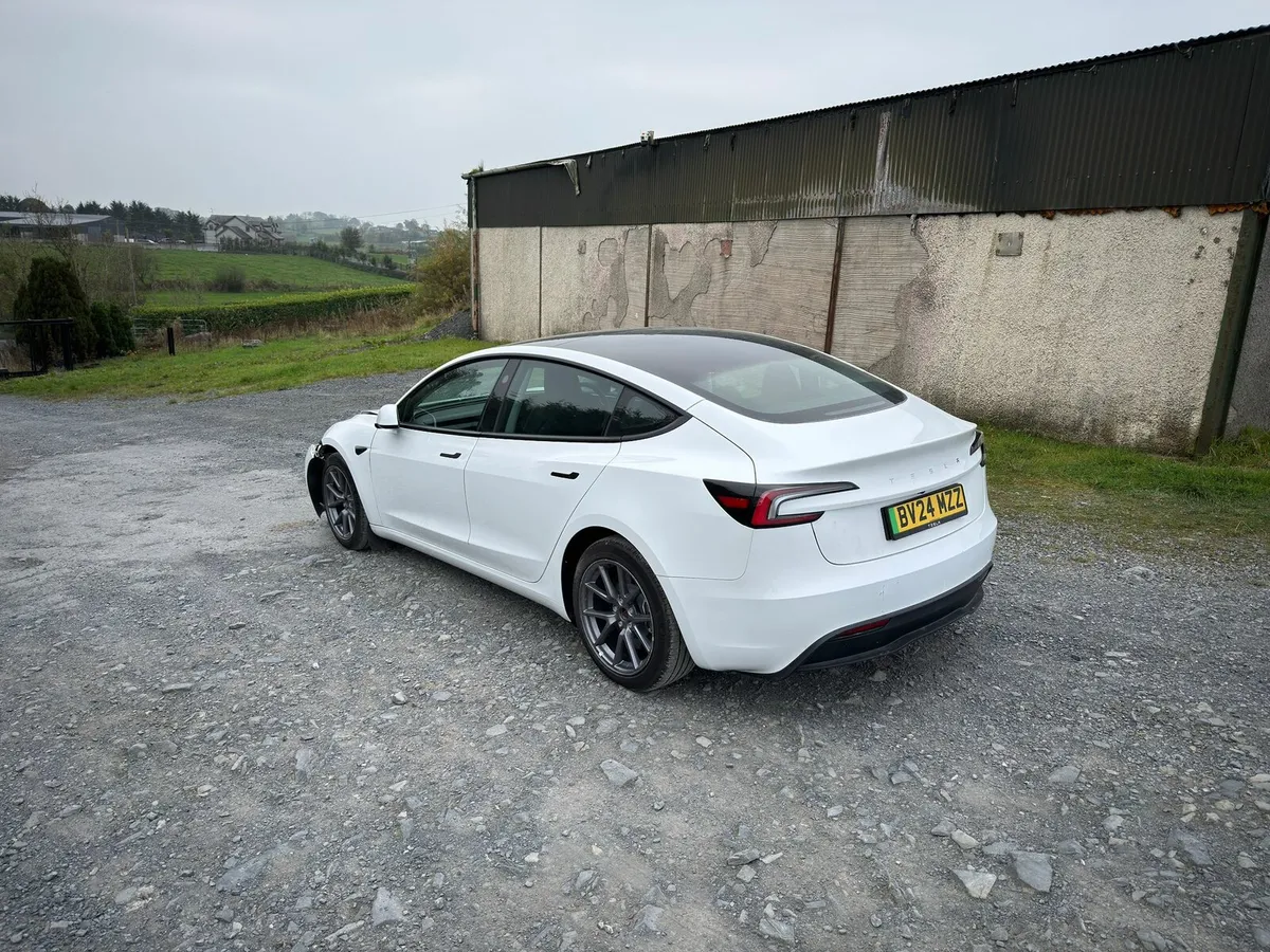 Tesla Model 3 Only 1230miles 2024 - Image 3
