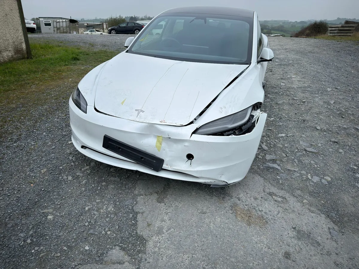 Tesla Model 3 Only 1230miles 2024 - Image 4